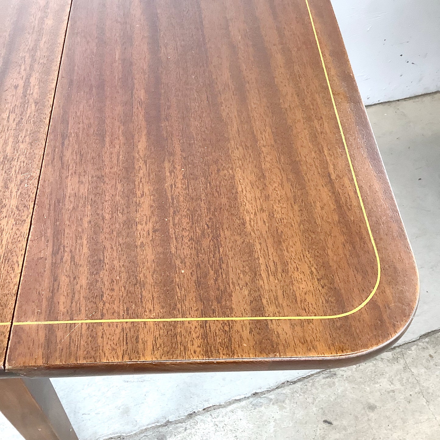Pair of Federal Style Drop-Leaf Pembroke Side Tables