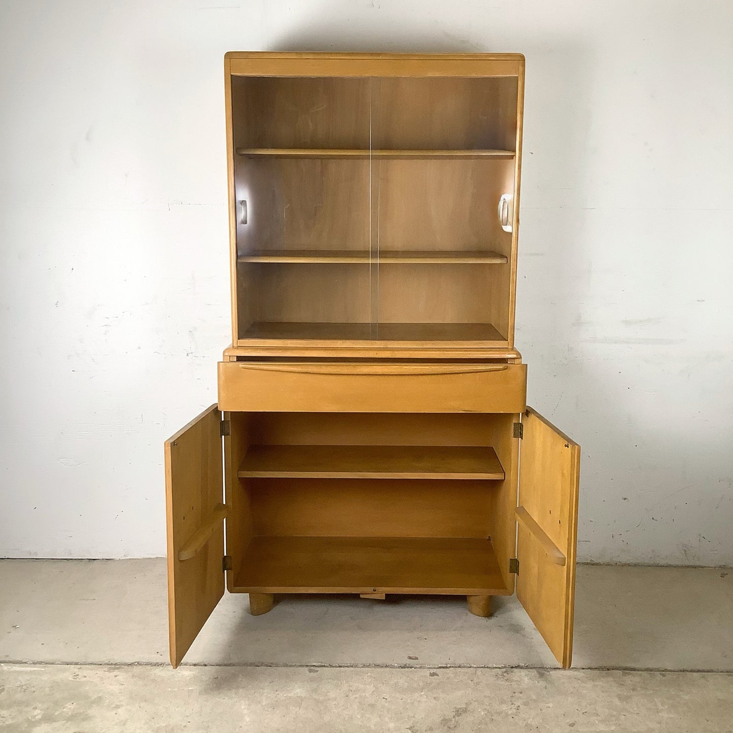 Vintage Heywood-Wakefield Wheat Display Cabinet | Mid-Century Modern
