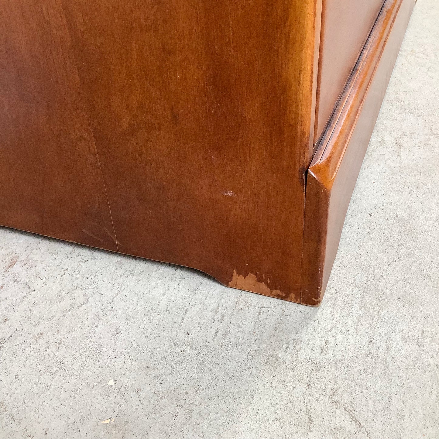 Vintage Colonial Dresser With Mirror from Cushman