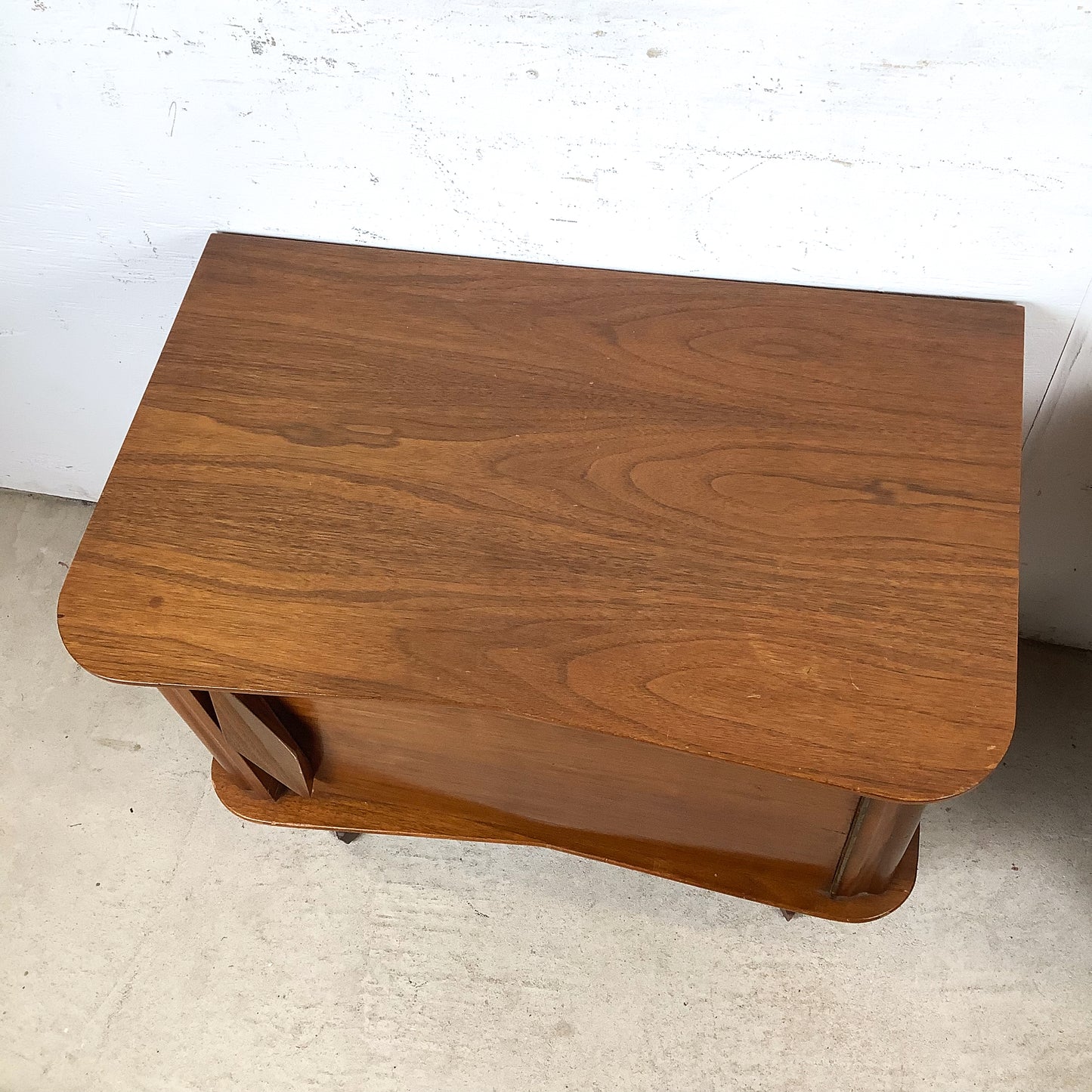 Vintage Mid-Century Walnut Nightstands with Sculpted Door Pulls – Pair