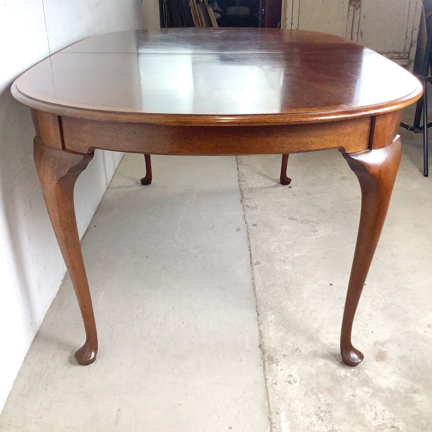 “James River Collection” Queen Anne Mahogany Oval Extension Dining Table