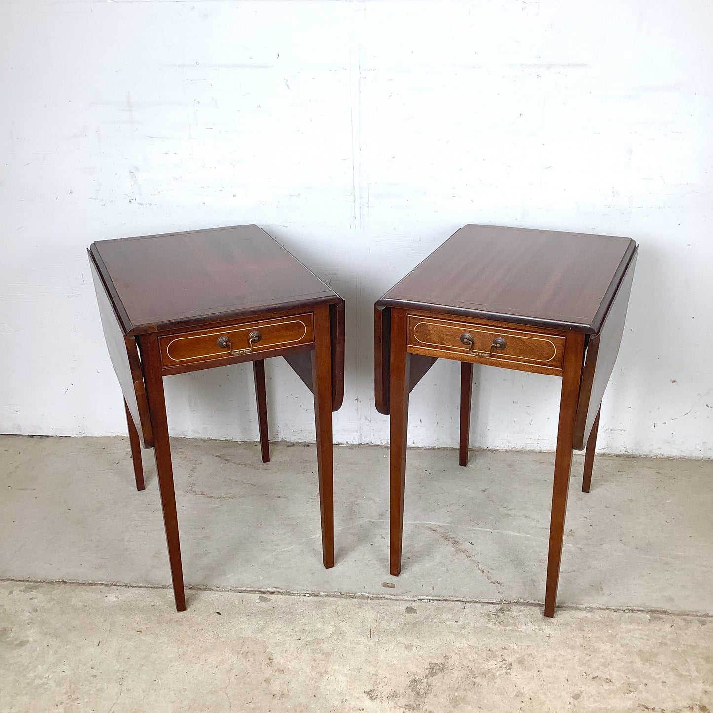 Pair of Federal Style Drop-Leaf Pembroke Side Tables