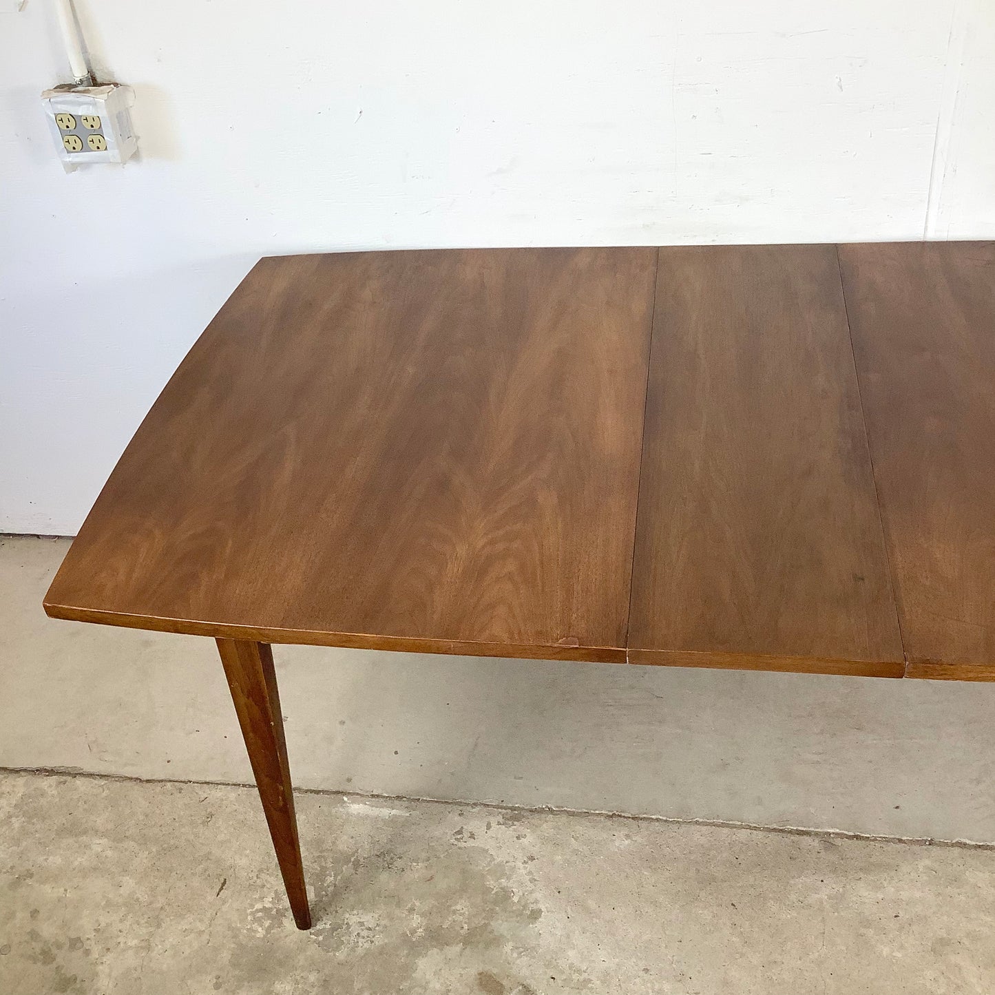 Mid-Century Dining Table With Leaves- Broyhill Saga