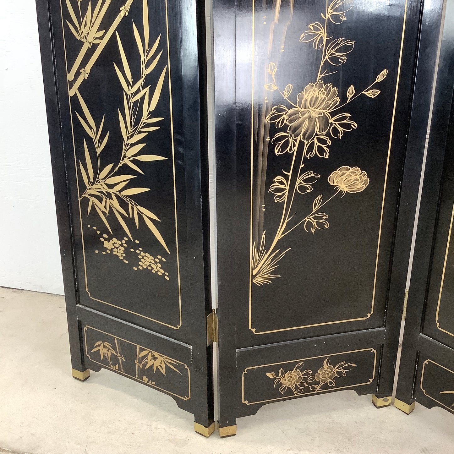 Vintage Hand-Painted Chinoiserie Lacquer Folding Screen