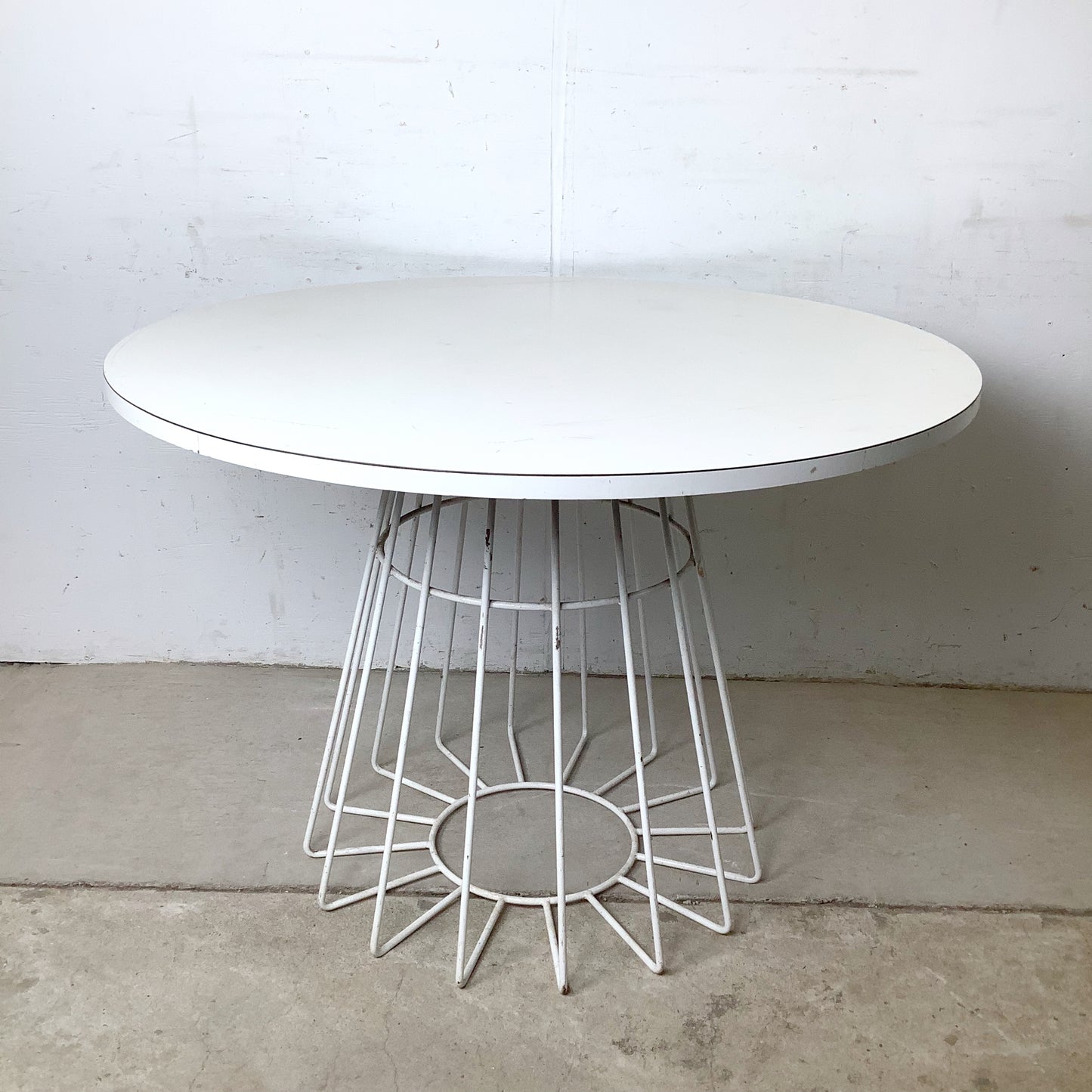 Round White Dining Table | Knoll-Style Wire Base | Mid-Century Modern Style