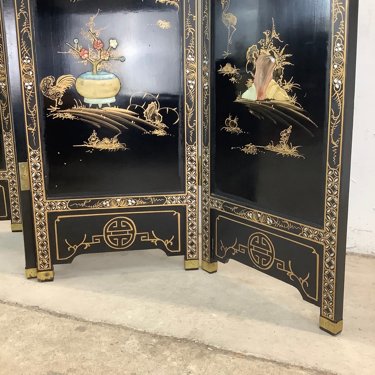 Vintage Hand-Painted Chinoiserie Lacquer Folding Screen