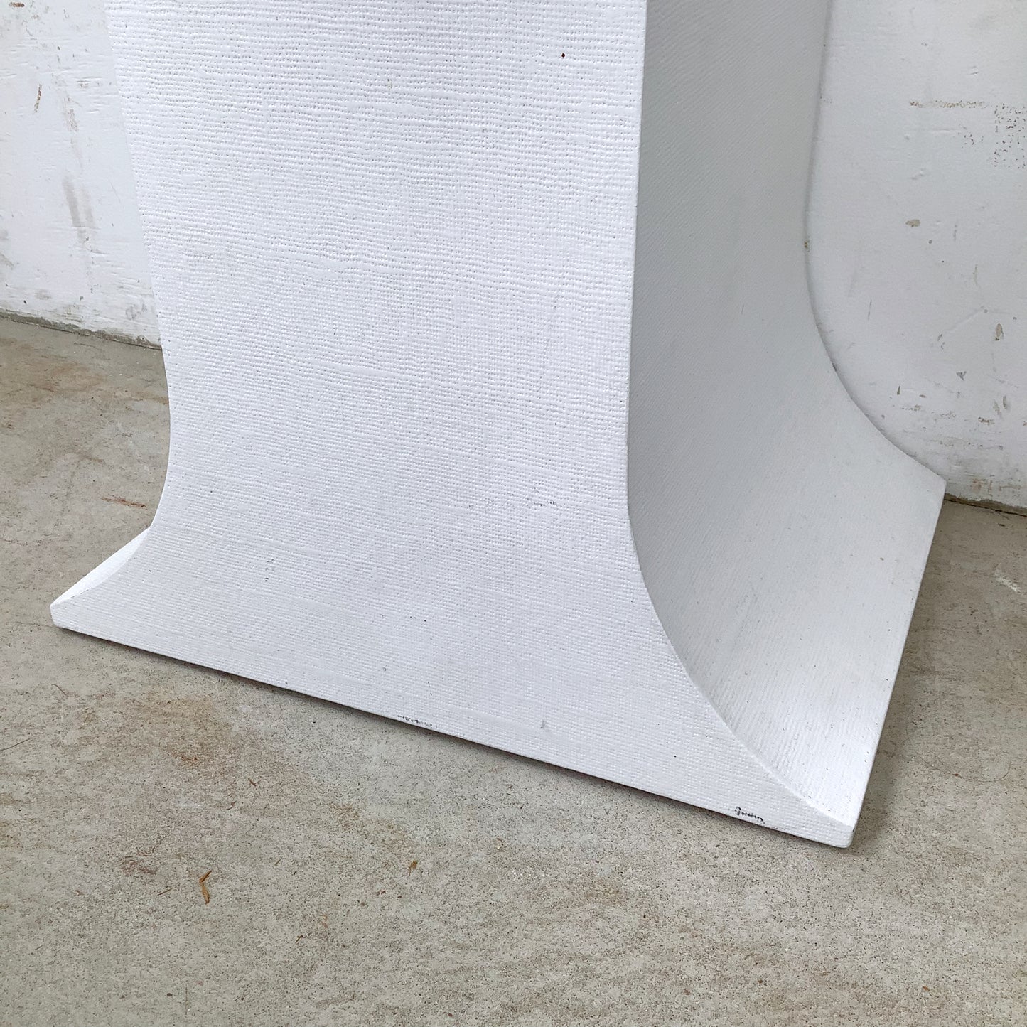 Hollywood Regency Hourglass Stand, White Grasscloth with Two-Tone Trim