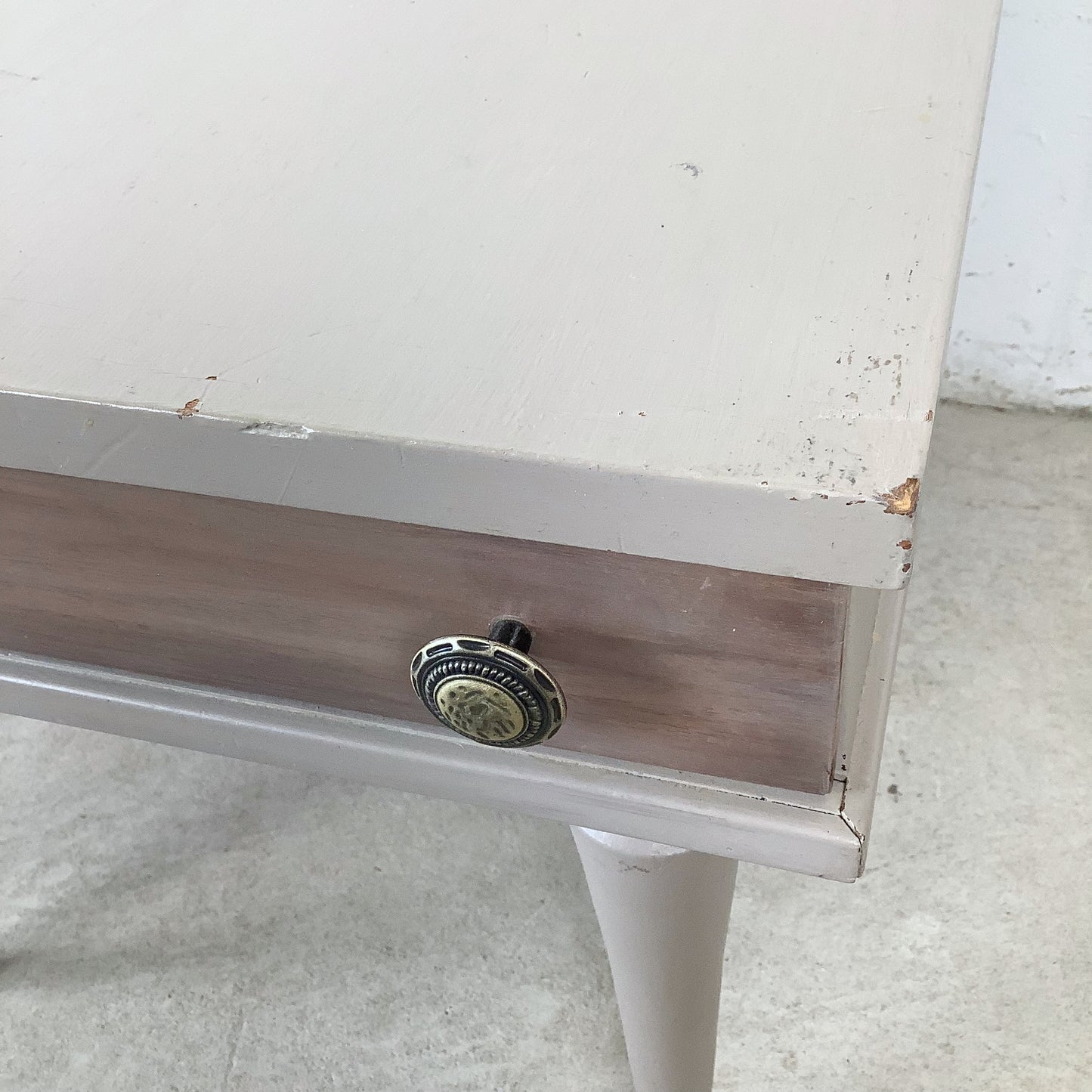 Painted Pair of Vintage American of Martinsville Nightstands