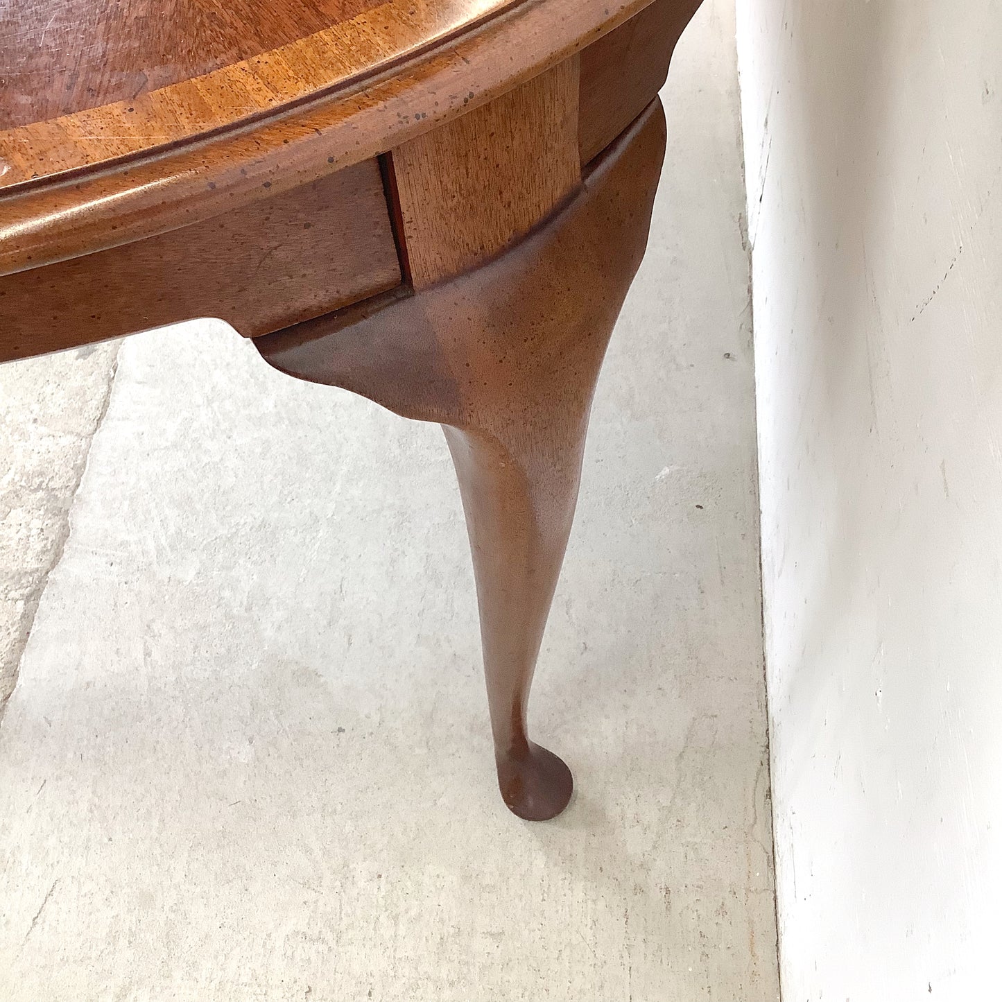 “James River Collection” Queen Anne Mahogany Oval Extension Dining Table