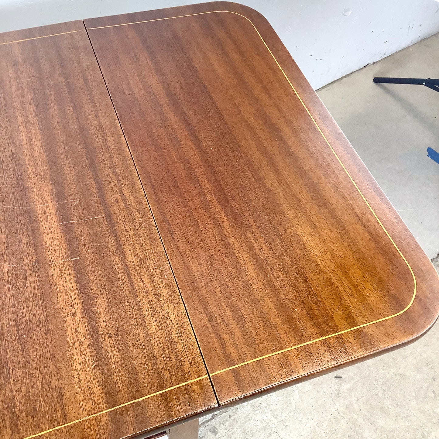 Pair of Federal Style Drop-Leaf Pembroke Side Tables