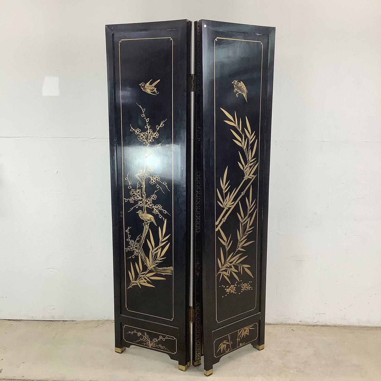 Vintage Hand-Painted Chinoiserie Lacquer Folding Screen