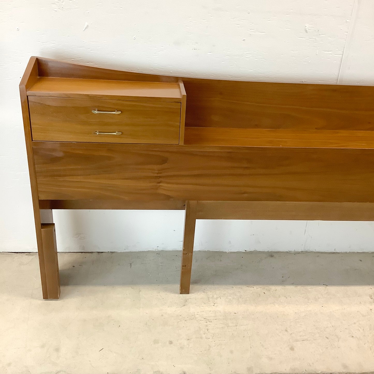 Mid-Century Modern Headboard With Built-In Nightstands