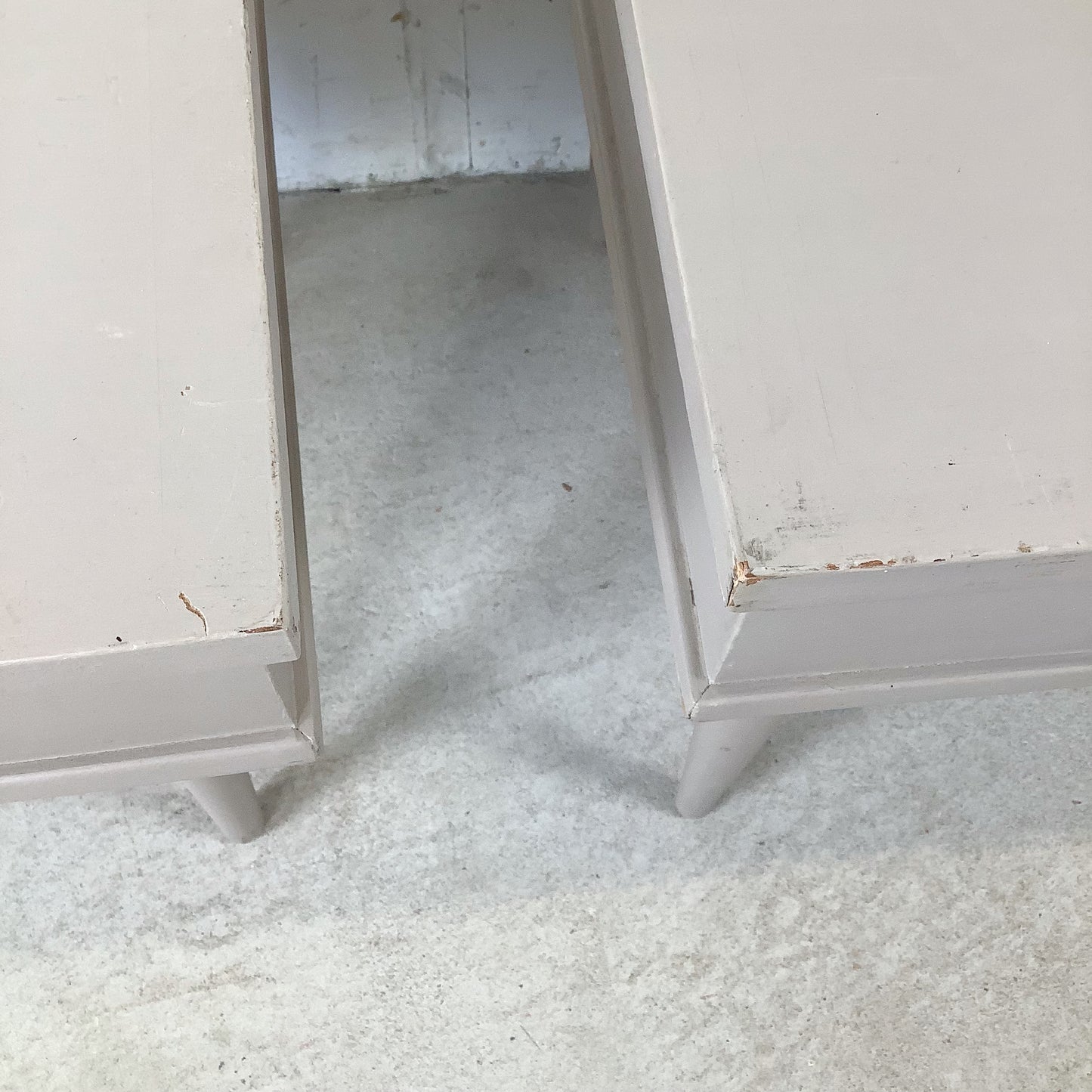 Painted Pair of Vintage American of Martinsville Nightstands