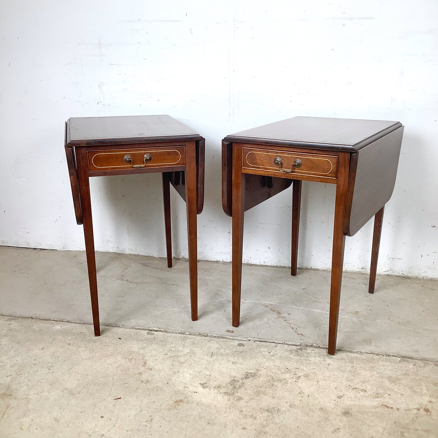 Pair of Federal Style Drop-Leaf Pembroke Side Tables