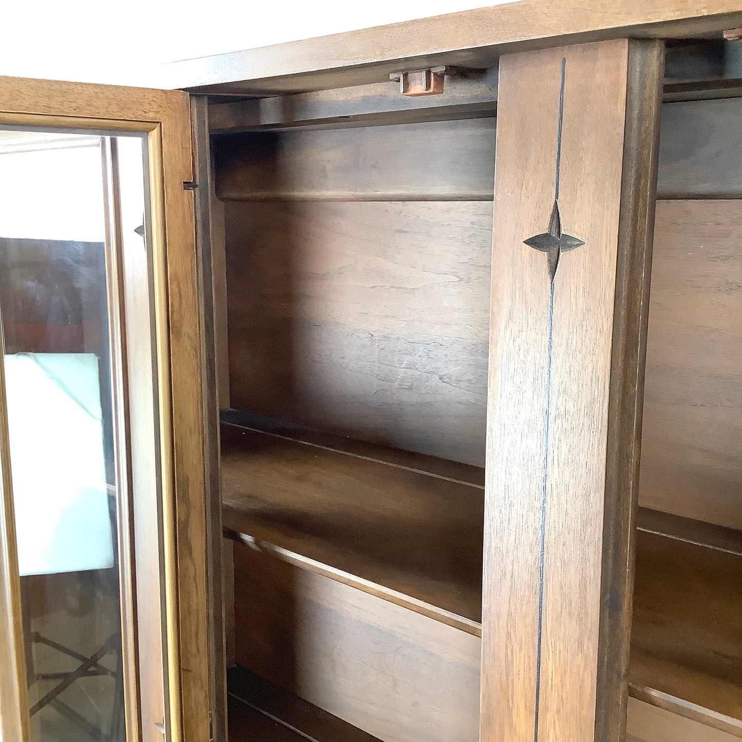 Mid-Century Broyhill Sideboard With Display Topper