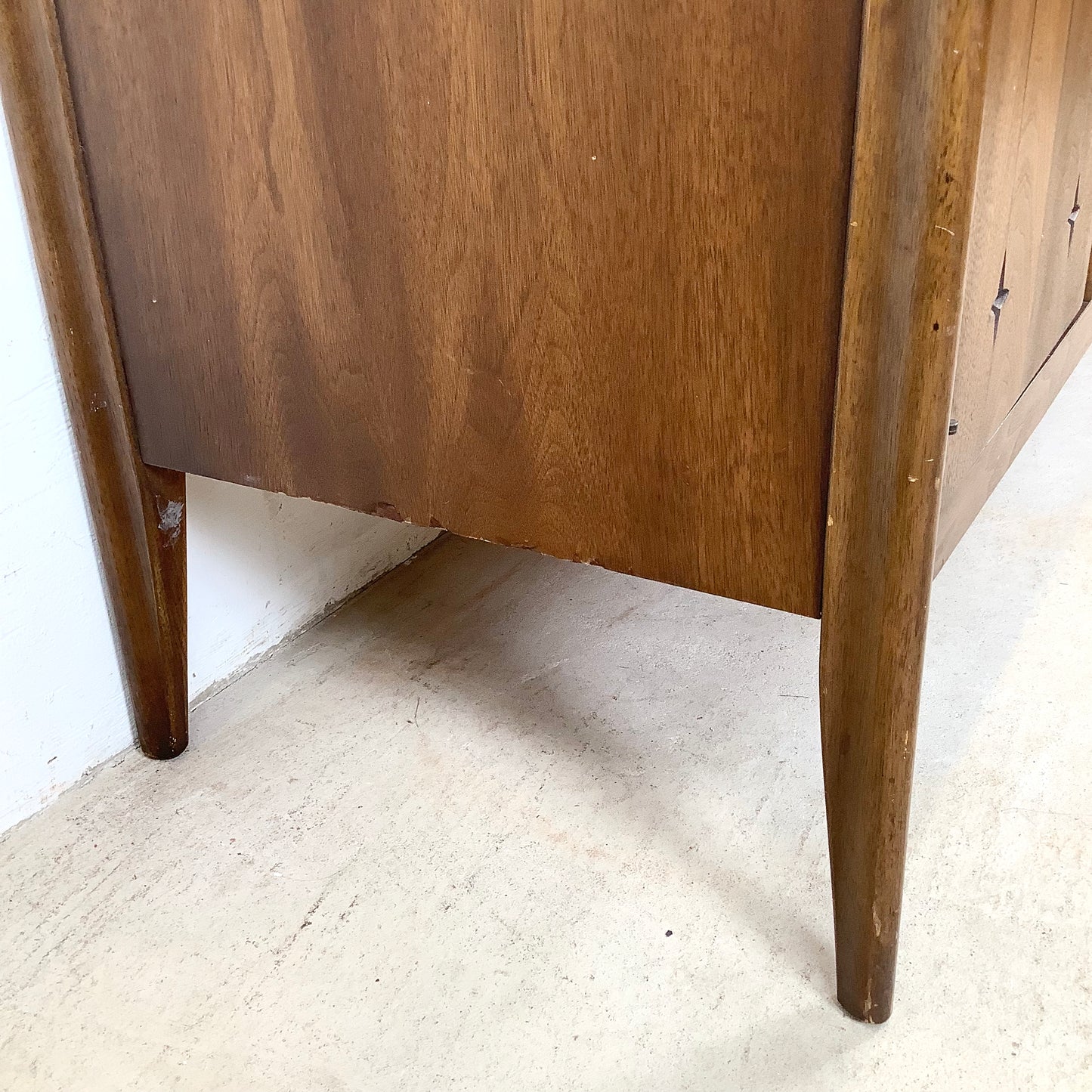 Mid-Century Broyhill Sideboard With Display Topper