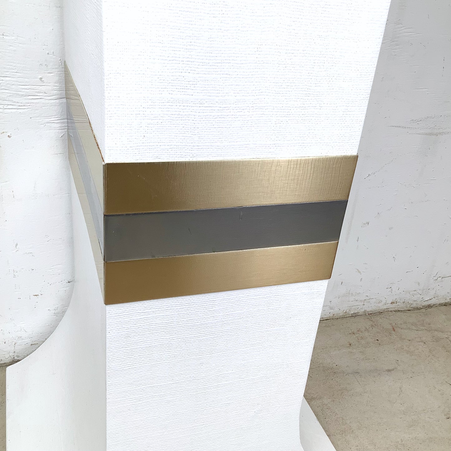 Hollywood Regency Hourglass Stand, White Grasscloth with Two-Tone Trim