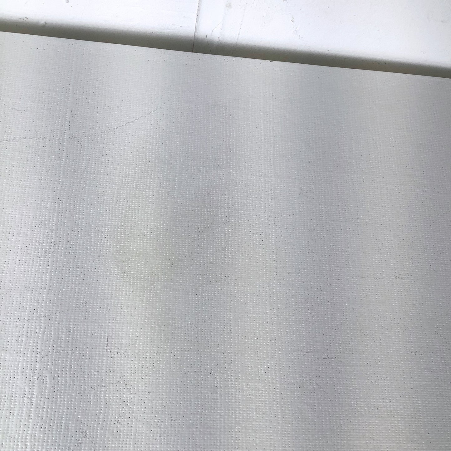 Hollywood Regency Hourglass Stand, White Grasscloth with Two-Tone Trim