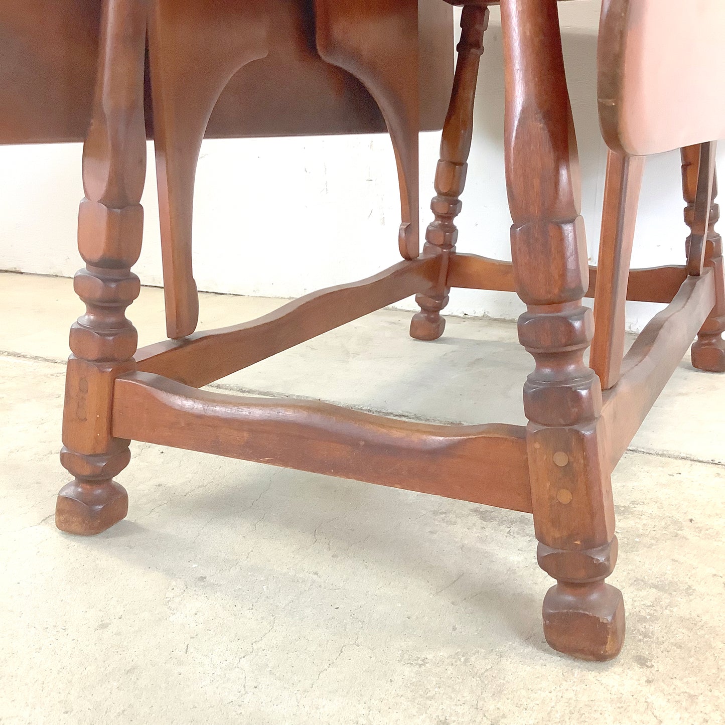 Cushman Colonial Creations Maple Dining Table — Classic American Craftsmanship