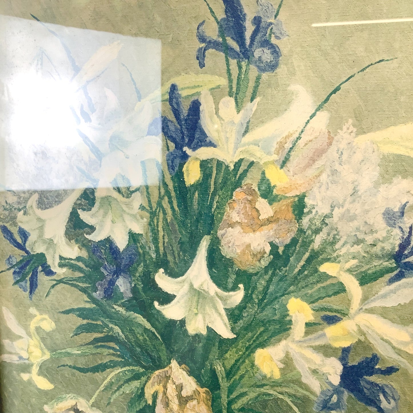 Vintage Floral Oil Painting with Bouquet and Ornamental Gilt Frame