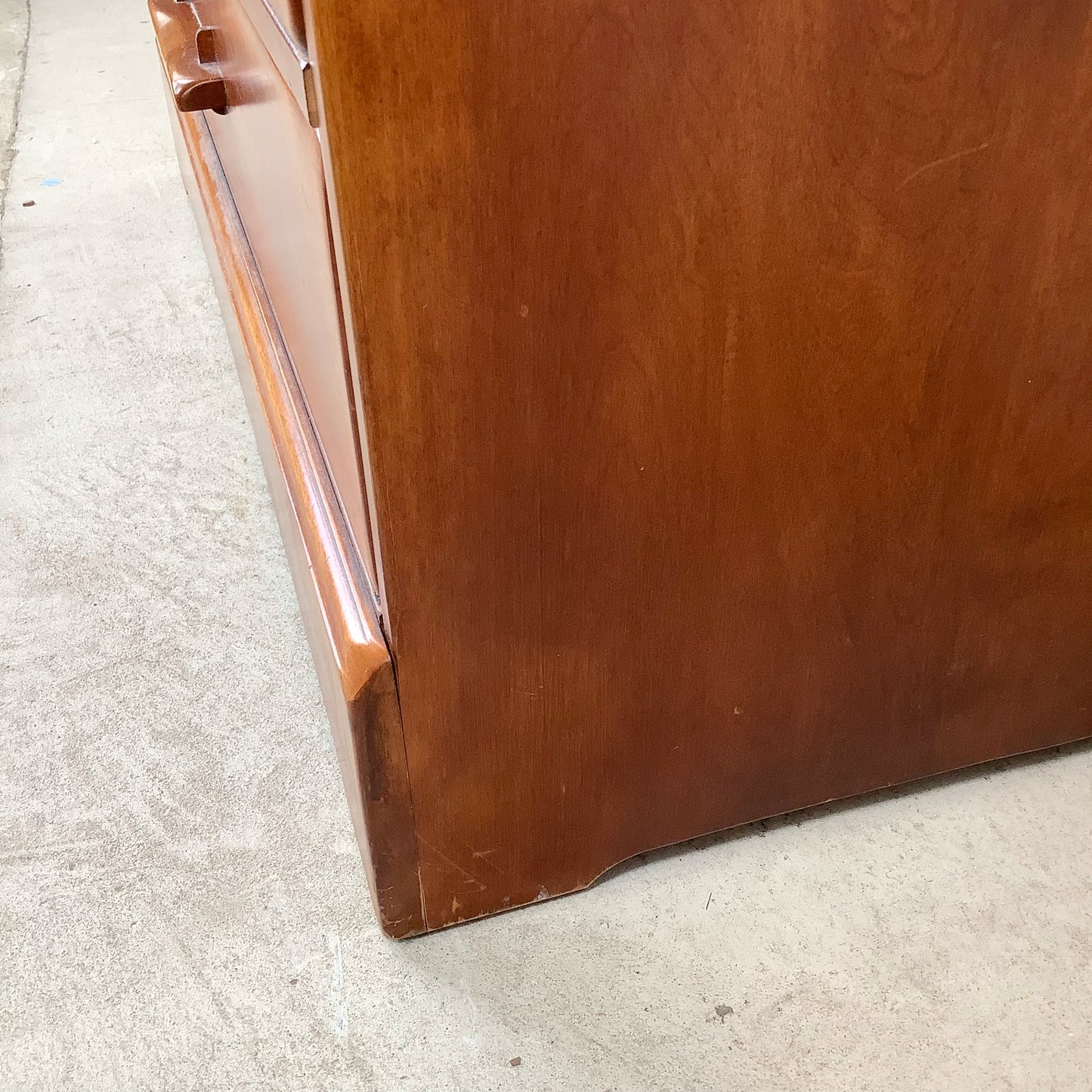 Vintage Colonial Dresser With Mirror from Cushman