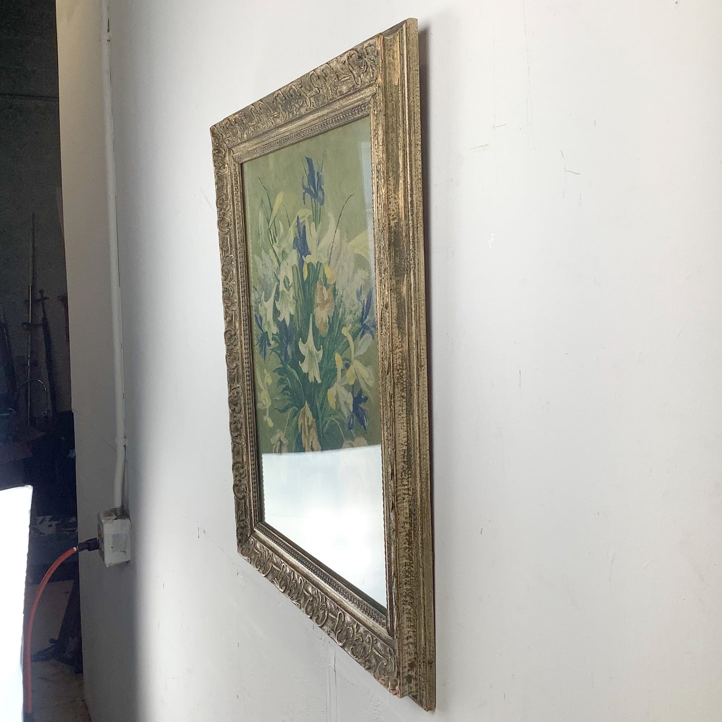 Vintage Floral Oil Painting with Bouquet and Ornamental Gilt Frame