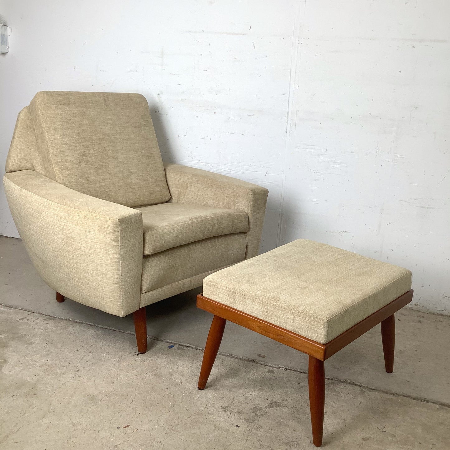 Scandinavian Modern Lounge Chair and Ottoman | Faceted Back