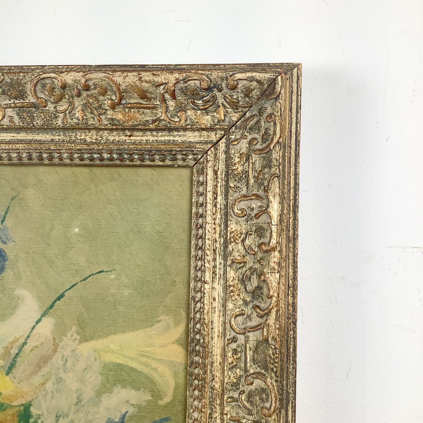 Vintage Floral Oil Painting with Bouquet and Ornamental Gilt Frame