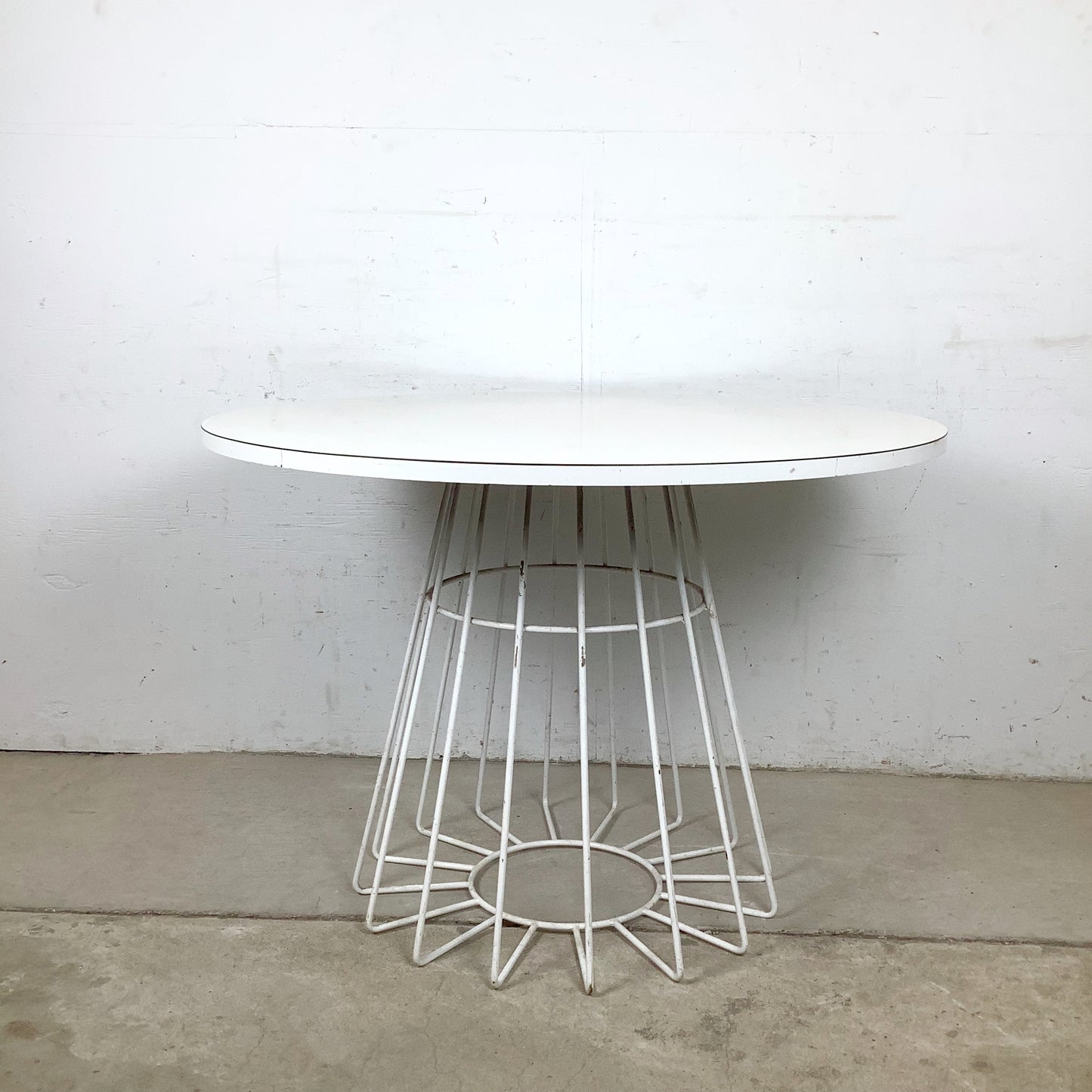 Round White Dining Table | Knoll-Style Wire Base | Mid-Century Modern Style