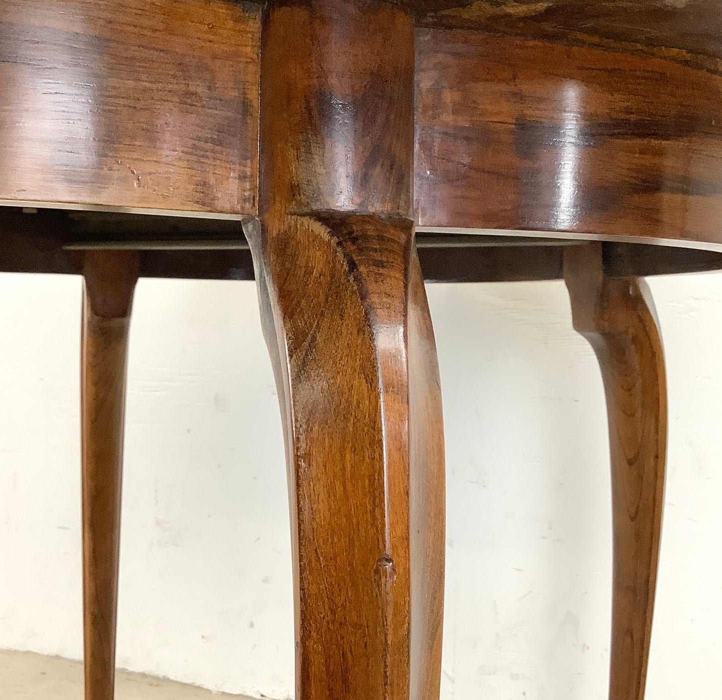 Vintage Oval Dining Room Table With Scalloped Edges and Removable Leaves