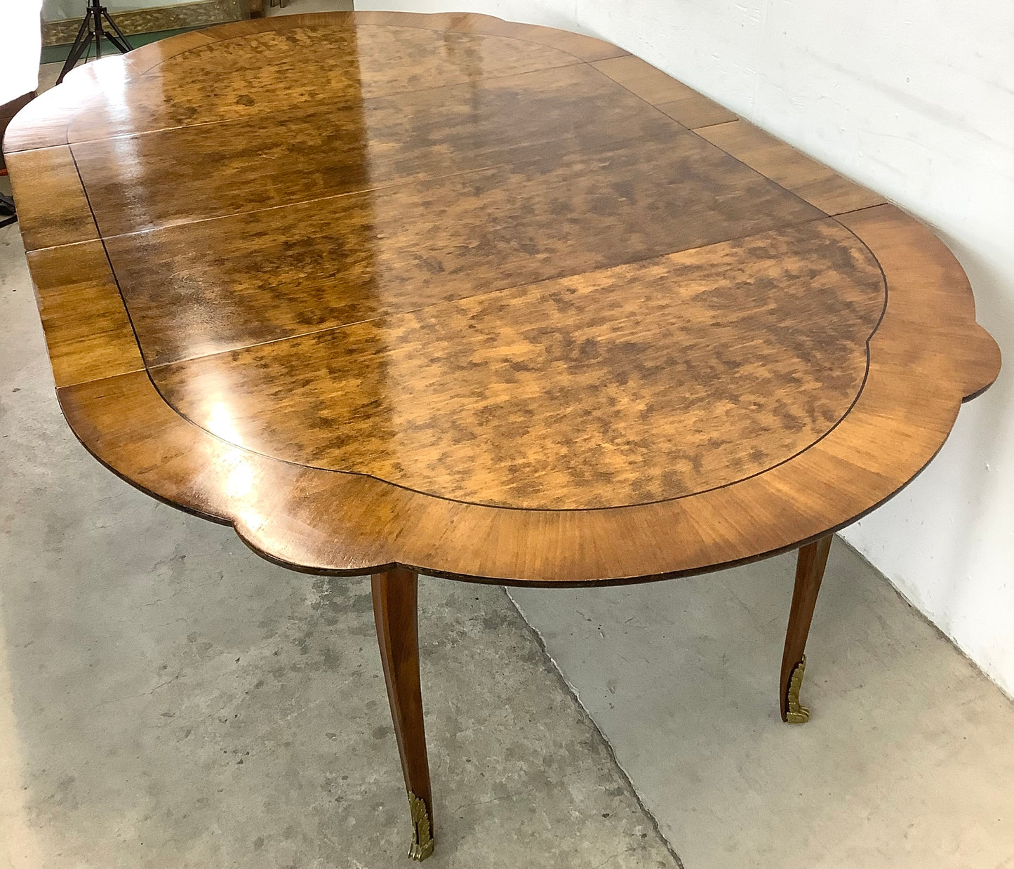 Vintage Oval Dining Room Table With Scalloped Edges and Removable Leaves