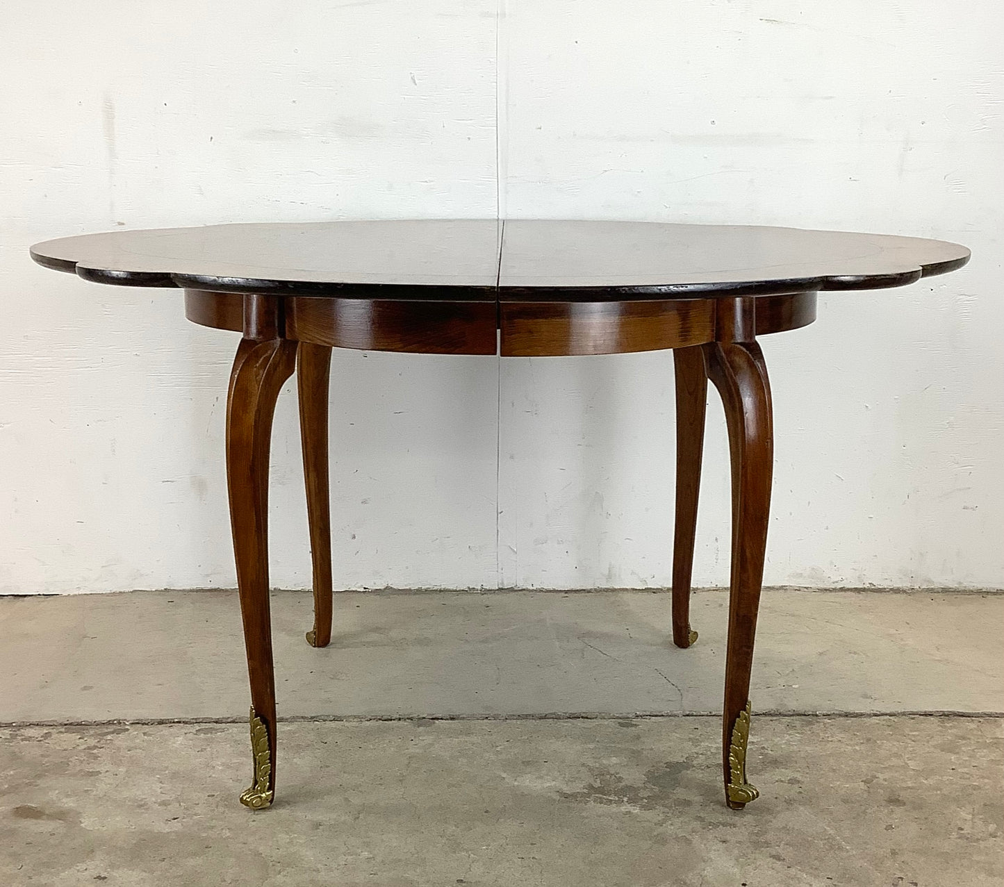 Vintage Oval Dining Room Table With Scalloped Edges and Removable Leaves