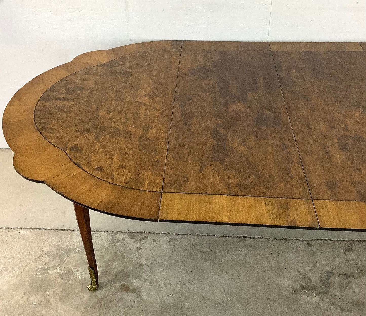 Vintage Oval Dining Room Table With Scalloped Edges and Removable Leaves