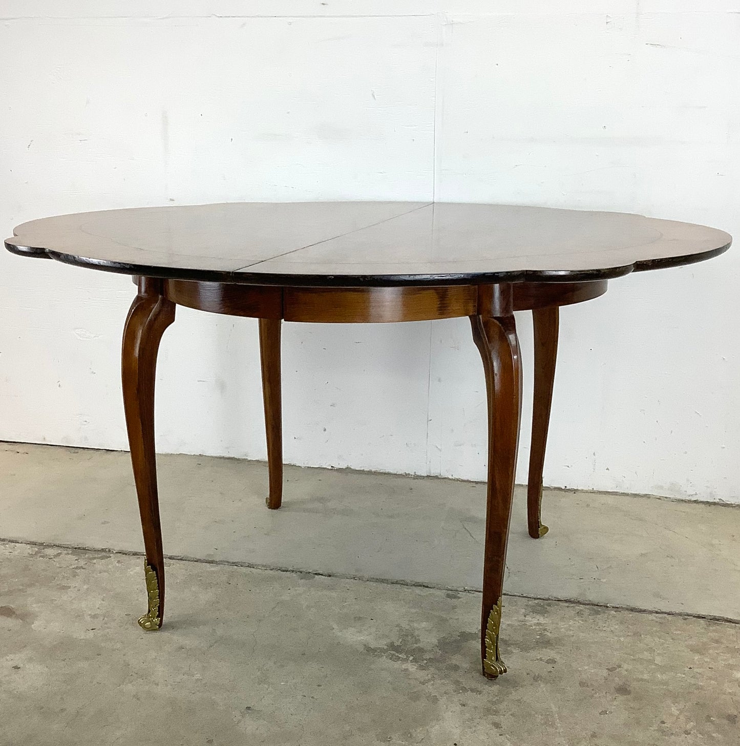 Vintage Oval Dining Room Table With Scalloped Edges and Removable Leaves