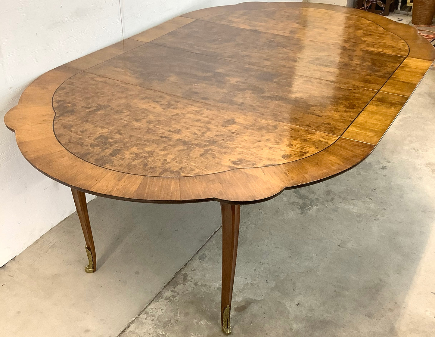 Vintage Oval Dining Room Table With Scalloped Edges and Removable Leaves