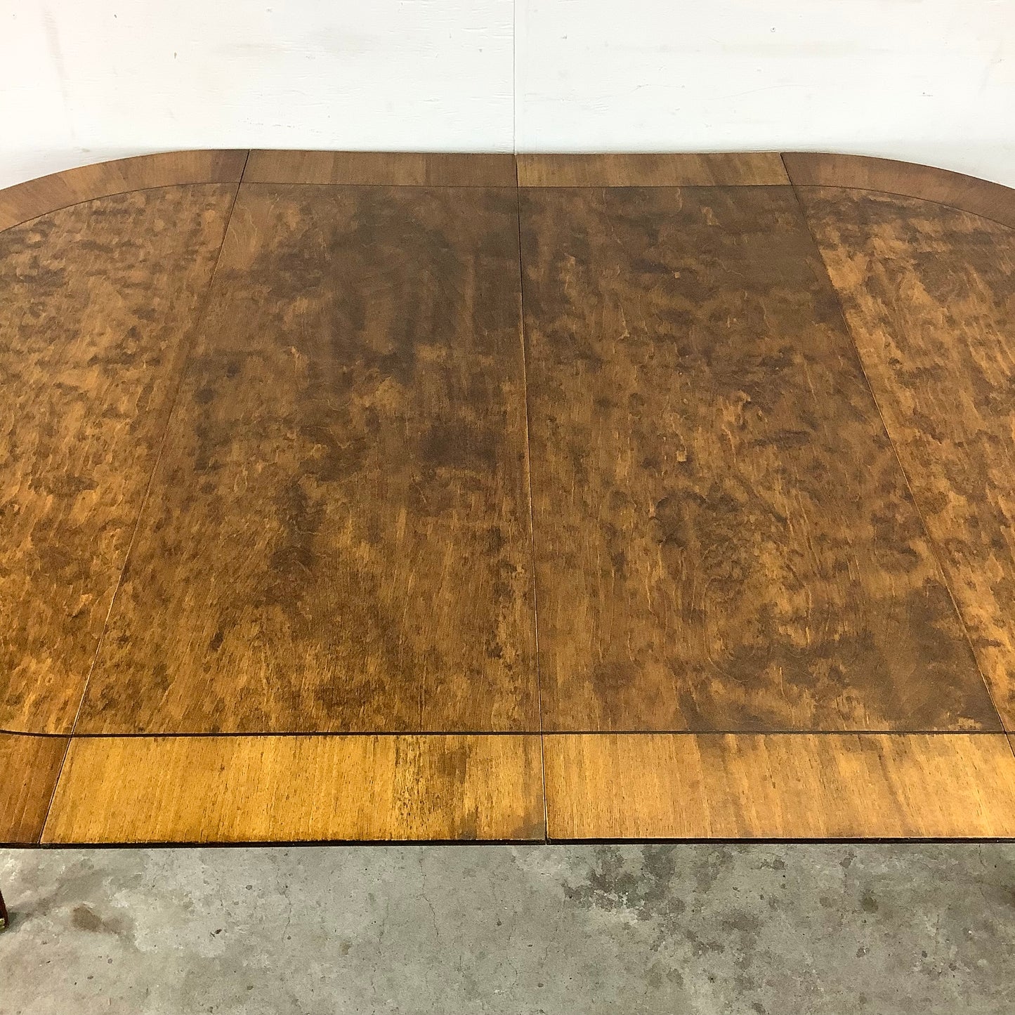 Vintage Oval Dining Room Table With Scalloped Edges and Removable Leaves