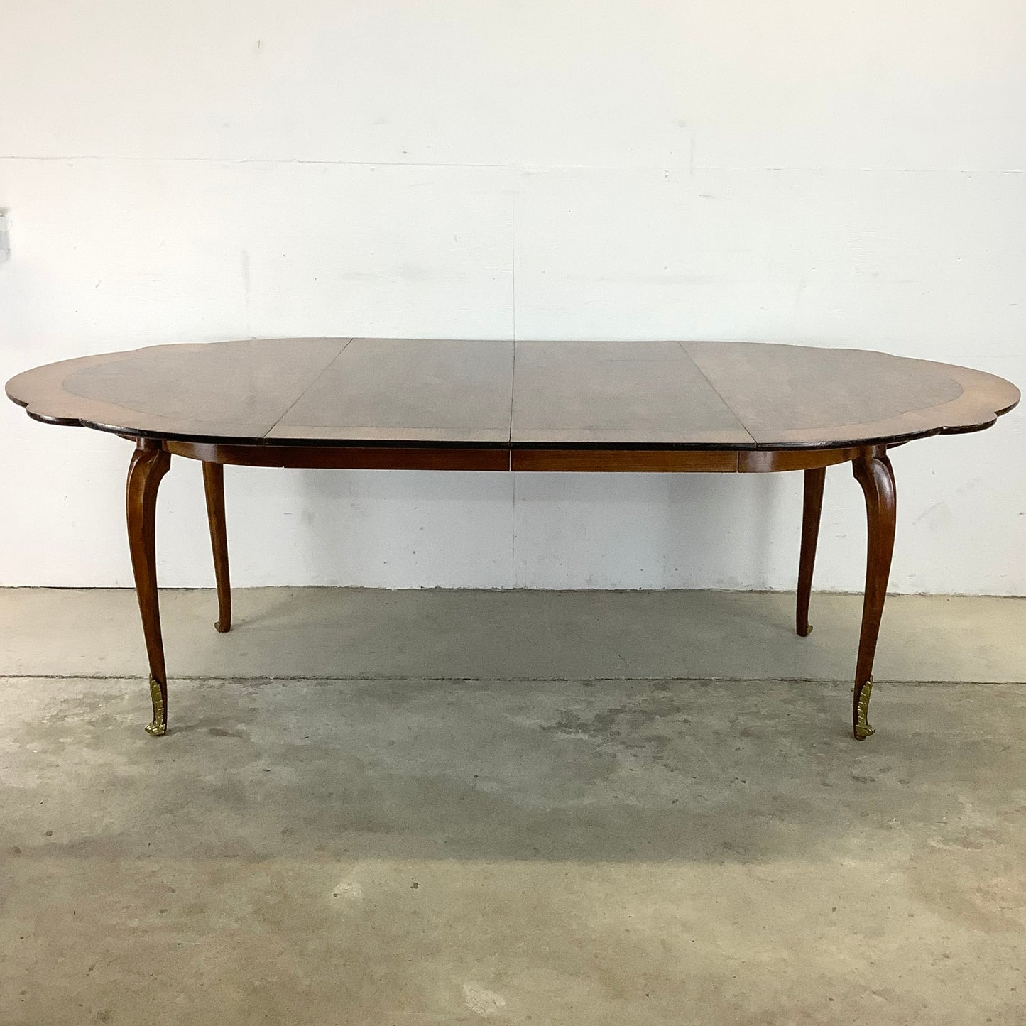 Vintage Oval Dining Room Table With Scalloped Edges and Removable Leaves