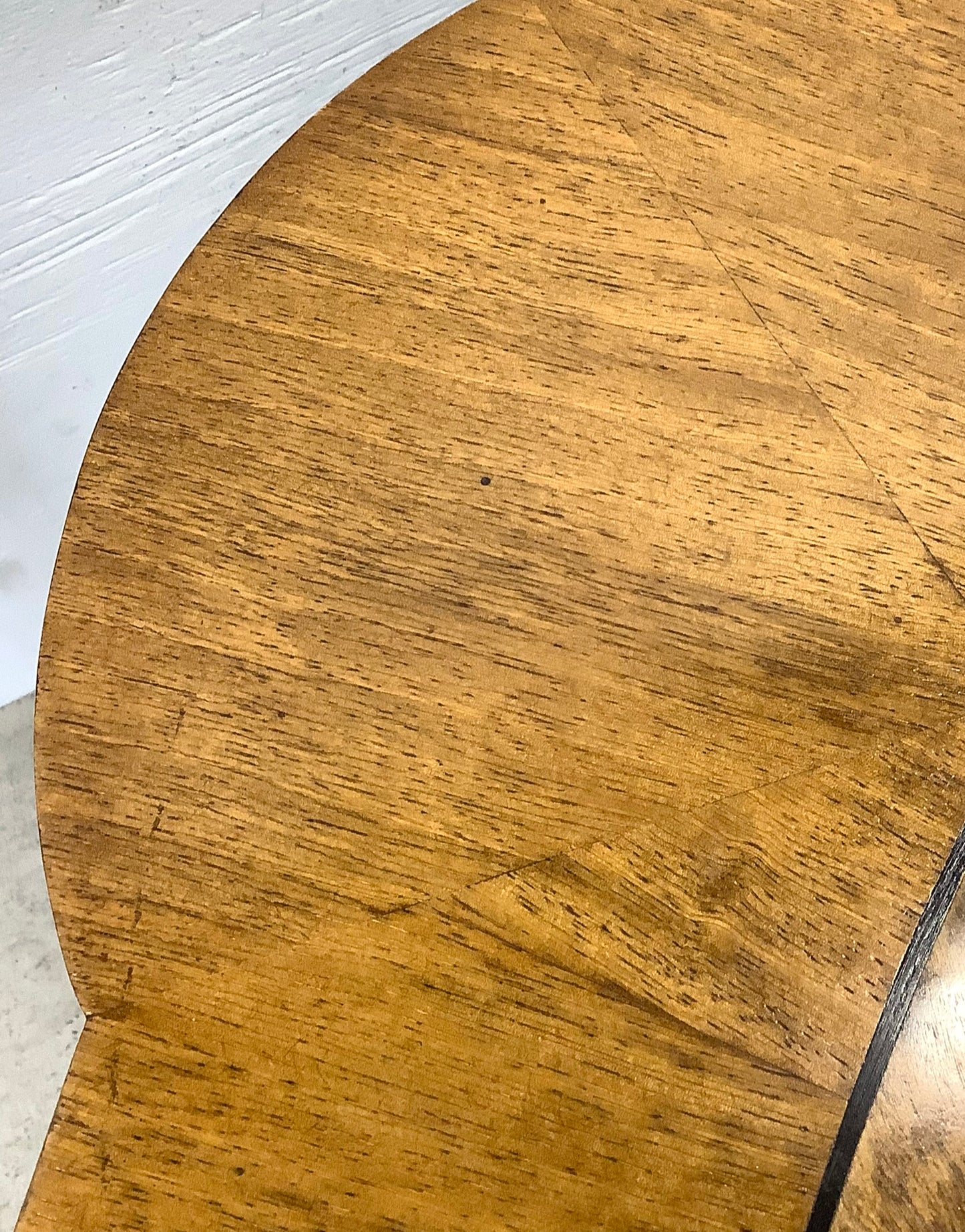 Vintage Oval Dining Room Table With Scalloped Edges and Removable Leaves