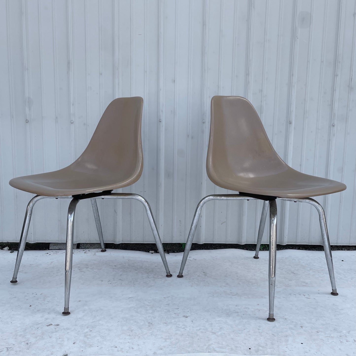 Pair Mid-Century Modern Shell Chairs