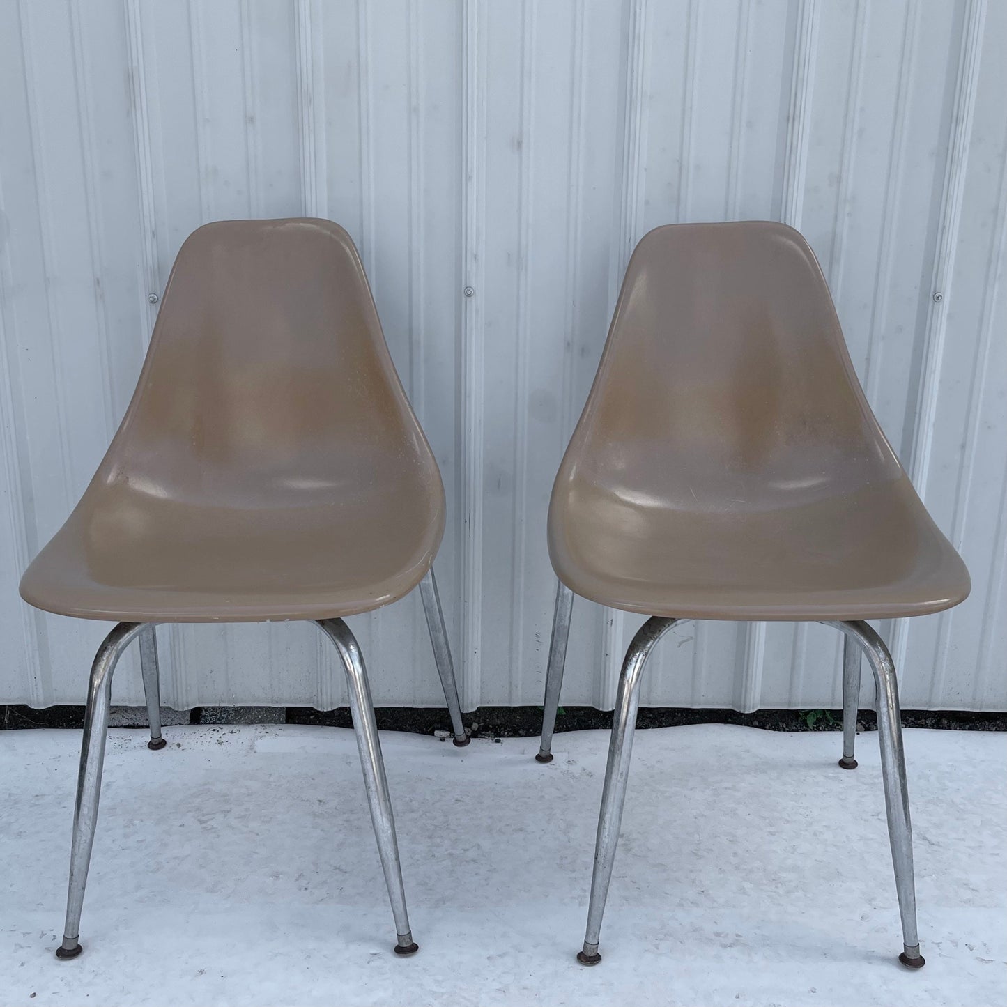 Pair Mid-Century Modern Shell Chairs