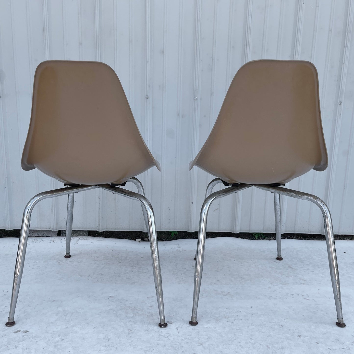 Pair Mid-Century Modern Shell Chairs