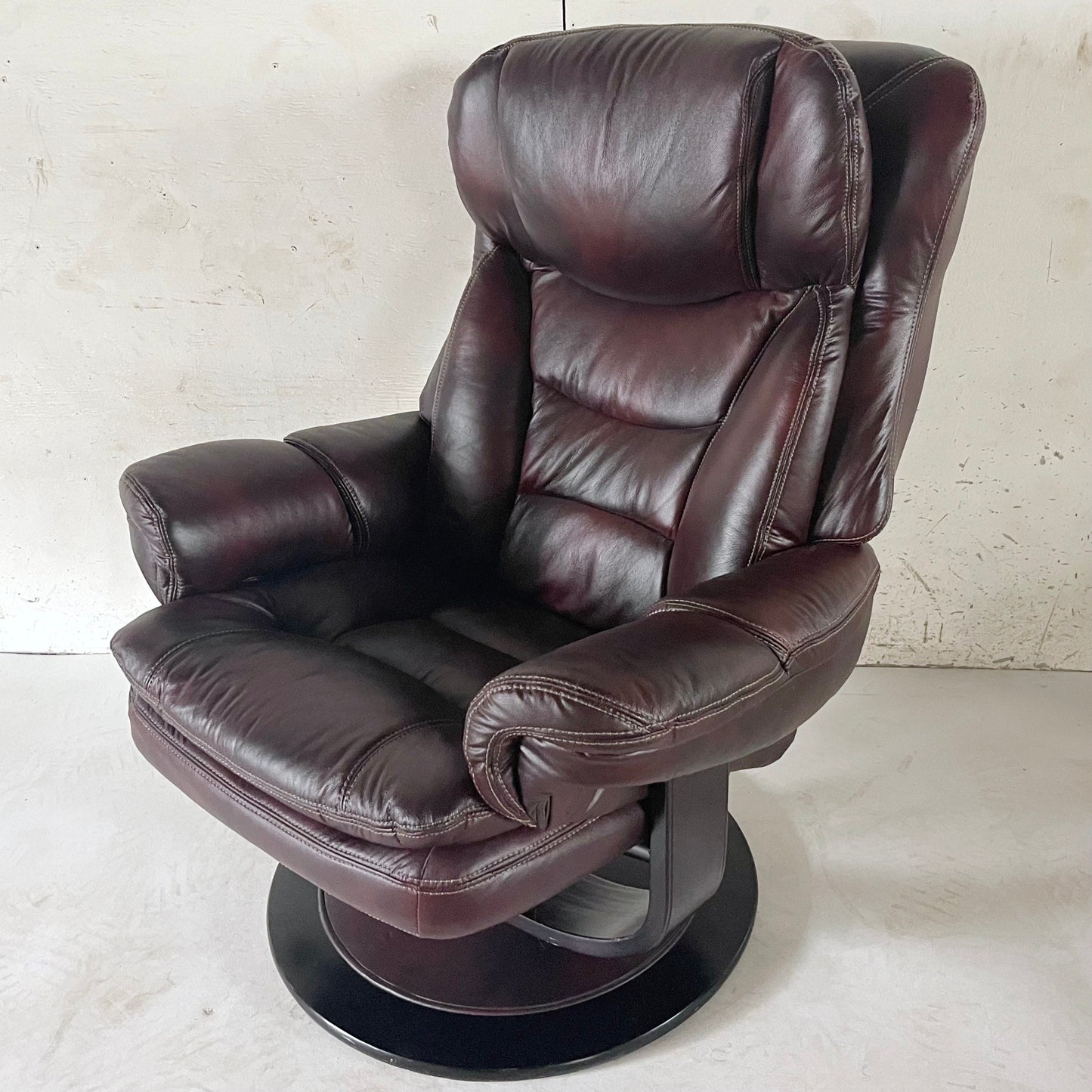 Modern Swivel Lounge Chair with Ottoman- Westnofa Style