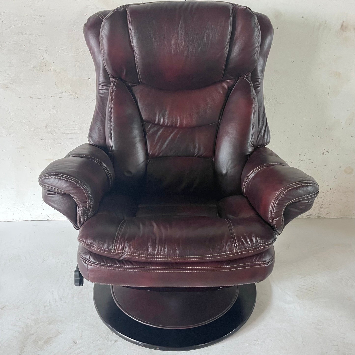 Modern Swivel Lounge Chair with Ottoman- Westnofa Style