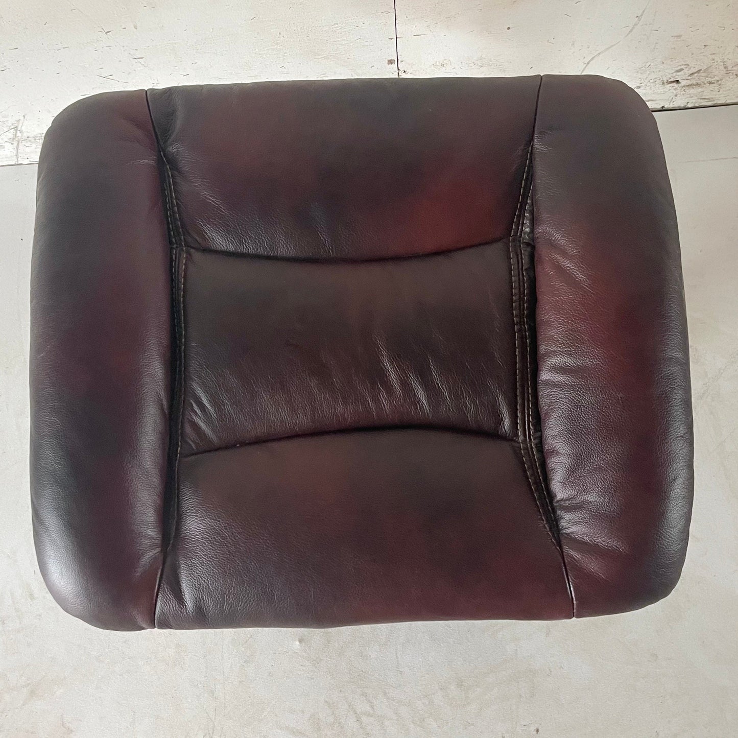 Modern Swivel Lounge Chair with Ottoman- Westnofa Style