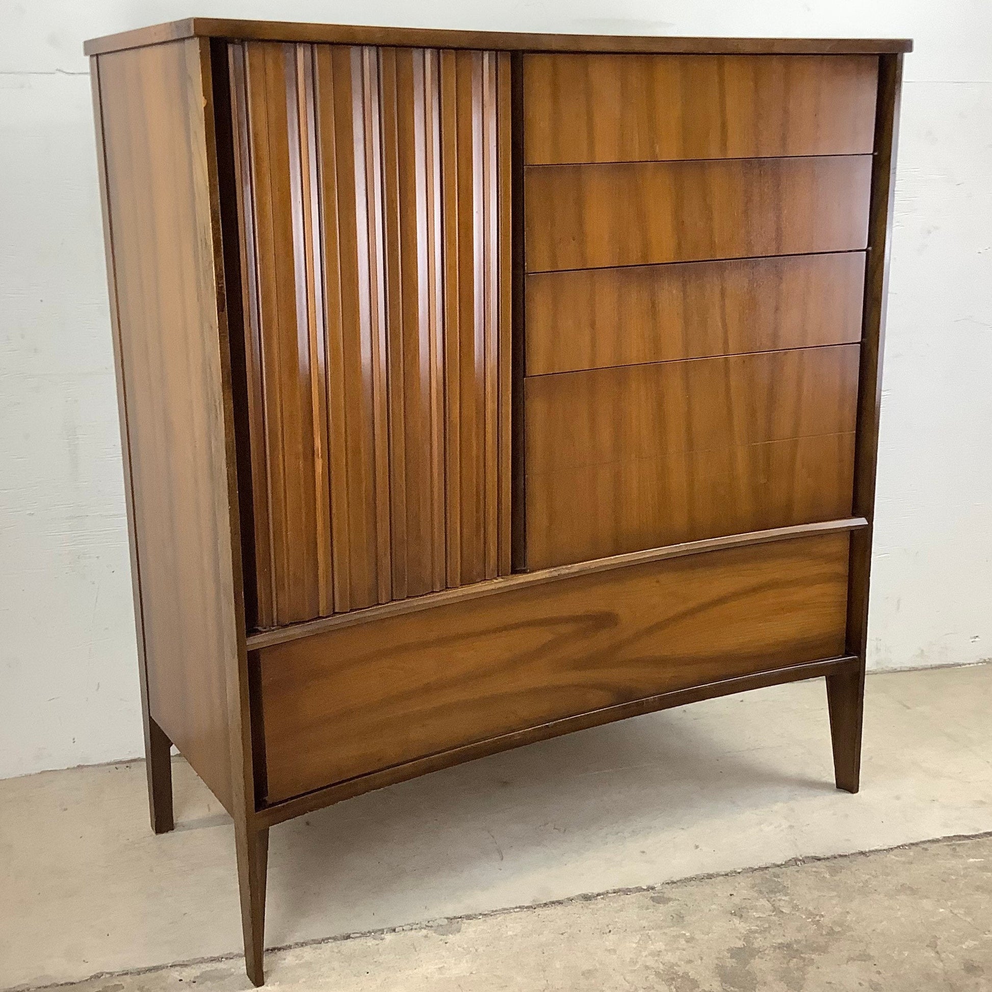 Tall Mid-Century Bedroom Dresser by Unagusta secondhand stories Tall Mid-Century Bedroom Dresser by Unagusta secondhand stories