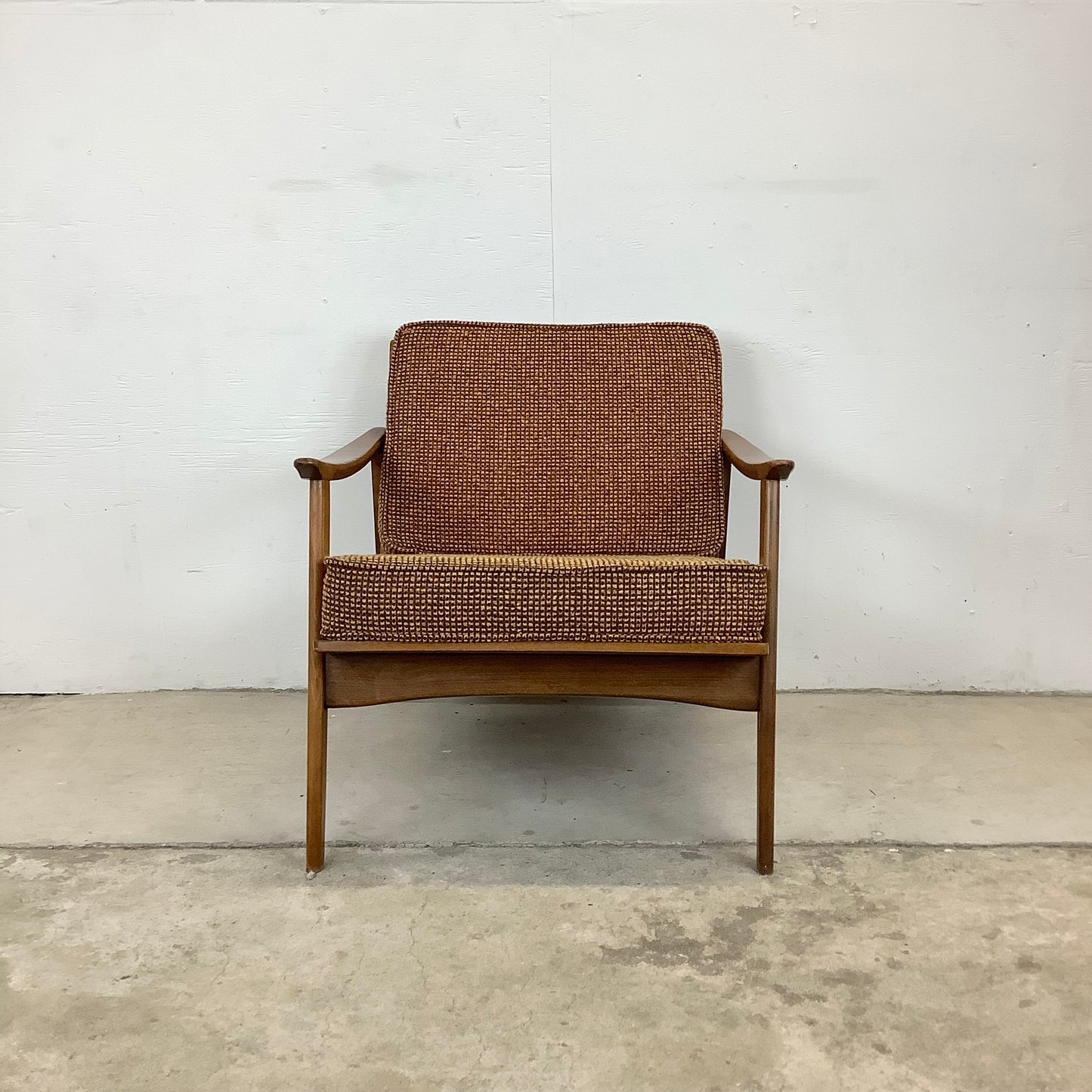 Mid-Century Modern Lounge Chair