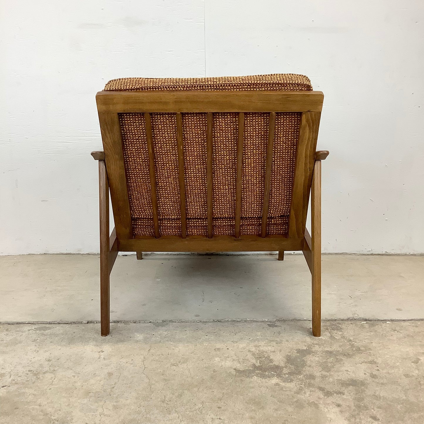 Mid-Century Modern Lounge Chair