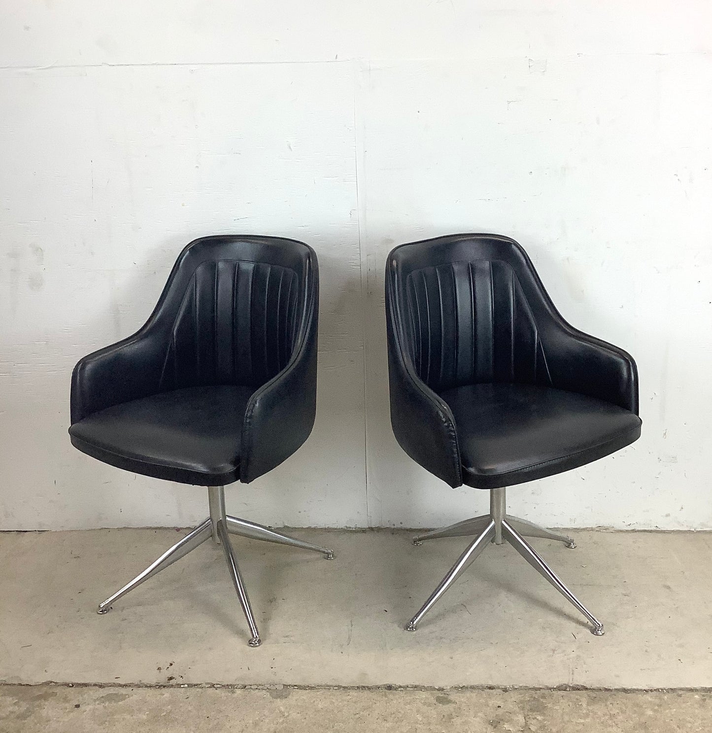 Pair Mid-Century Swivel Chairs by Viko Baumritter