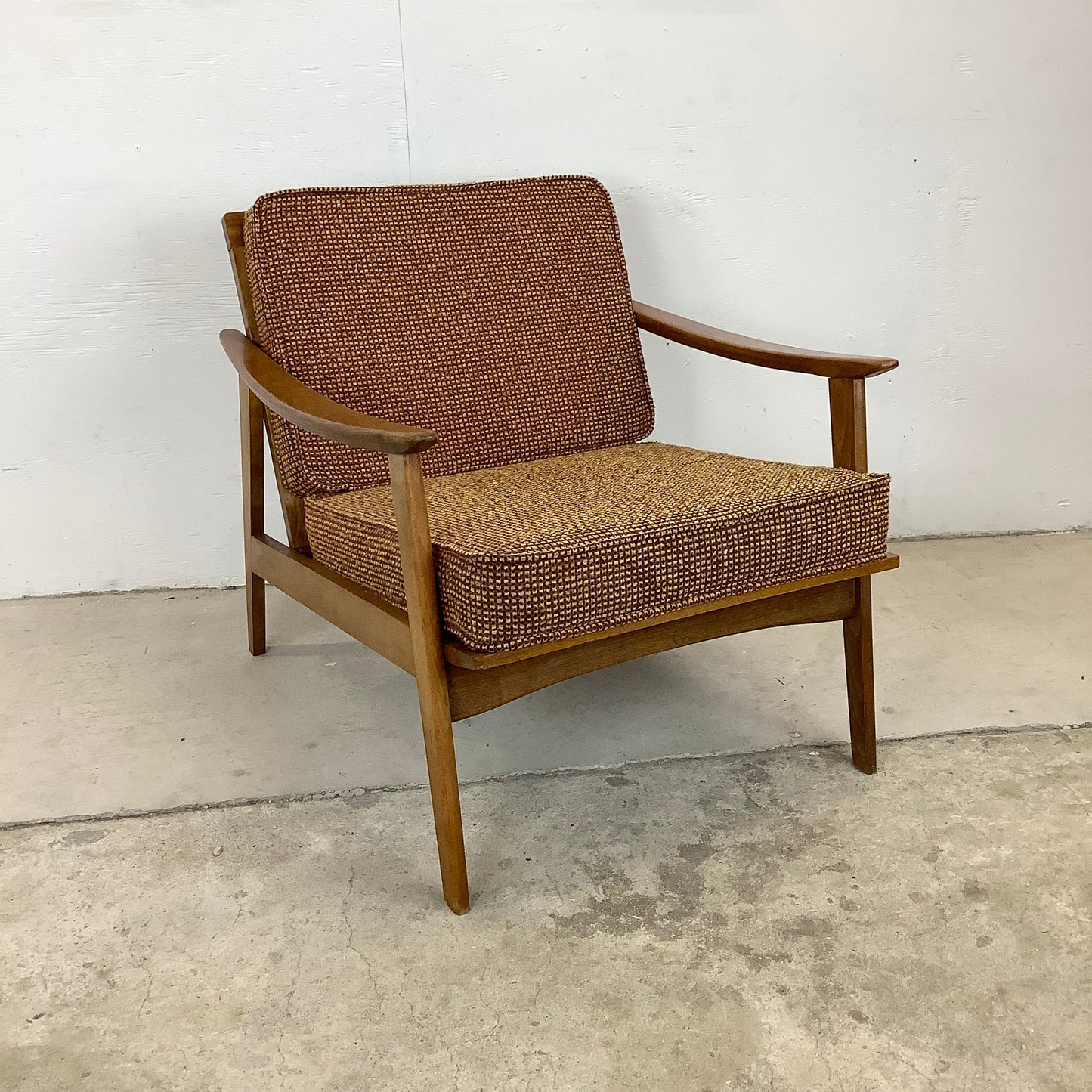 Mid-Century Modern Lounge Chair